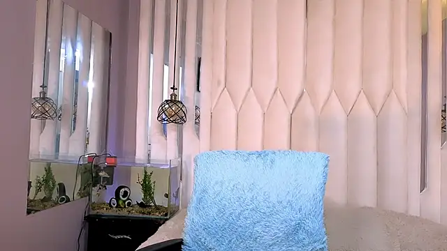 Megan Do Santos online show from June 3, 8:03 pm