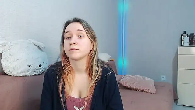 lovely hayley online show from February 8, 10:45 pm