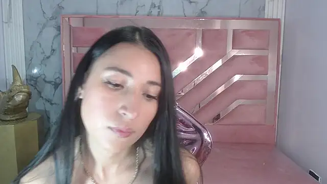 Snapshot of lizzyluk_ch chatting on September 18, 5:00 pm lizzyluk ch online show from September 18, 5:00 pm