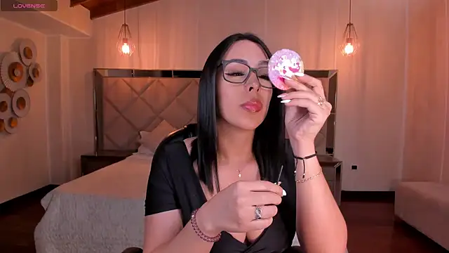 Snapshot of KatieStonne chatting on September 30, 3:12 am KatieStonne online show from September 30, 3:12 am