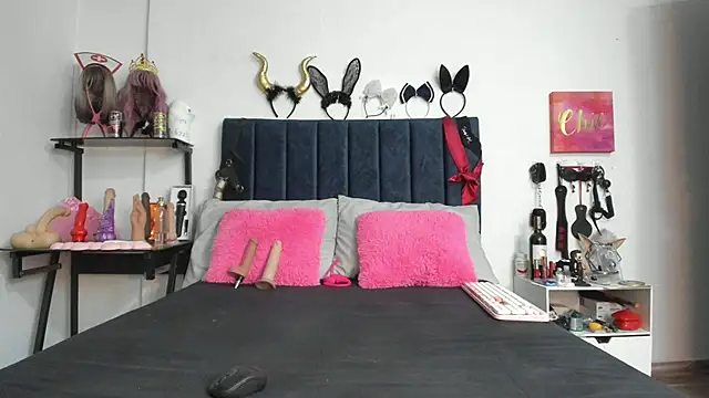Snapshot of emmily_giraldo chatting on October 6, 12:22 pm emmily giraldo online show from October 6, 12:22 pm