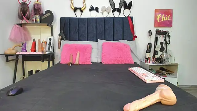 emmily giraldo online show from May 29, 1:20 pm