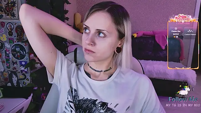 NaniMoore online show from February 16, 9:03 pm