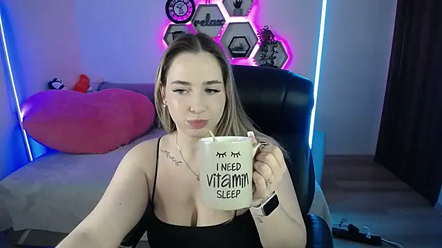 Snapshot of SabrinViolet chatting on October 14, 9:12 am SabrinViolet online show from October 14, 9:12 am