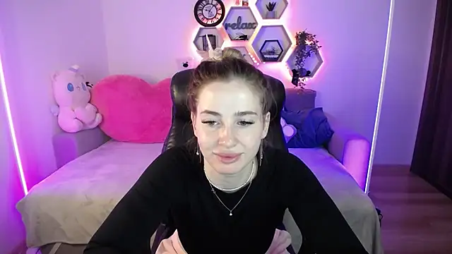 SabrinViolet online show from April 3, 8:12 am