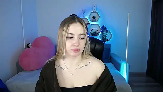 SabrinViolet online show from January 16, 9:05 am