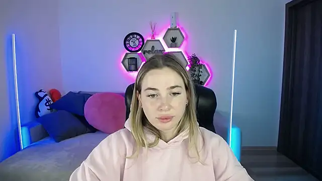 Snapshot of SabrinViolet chatting on September 19, 8:02 am SabrinViolet online show from September 19, 8:02 am
