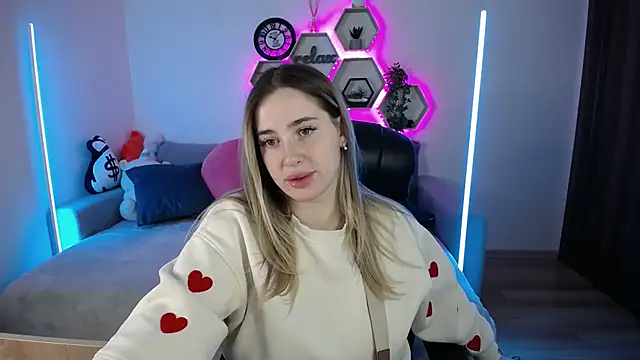 Snapshot of SabrinViolet chatting on October 20, 8:06 am SabrinViolet online show from October 20, 8:06 am