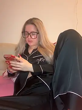 Holly-Glamour online show from February 12, 1:29 am