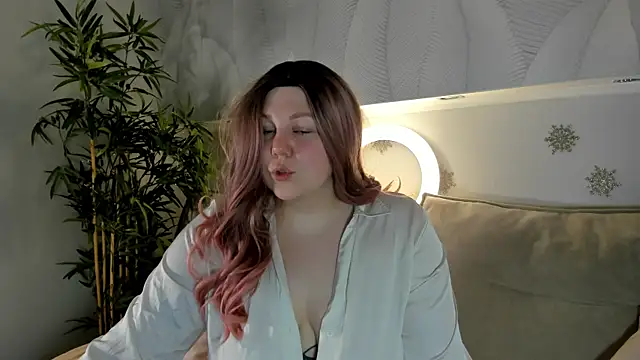 Ruth Oliver online show from December 4, 1:19 am