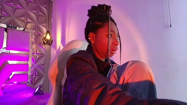 Queen perla  online show from February 18, 5:23 pm