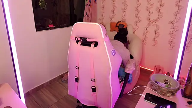 Queen perla  online show from December 20, 12:25 am