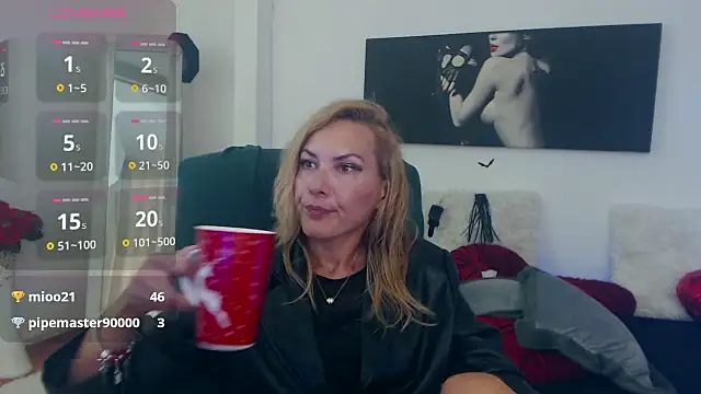 Snapshot of EvelynQueenn chatting on September 16, 11:51 am EvelynQueenn online show from September 16, 11:51 am