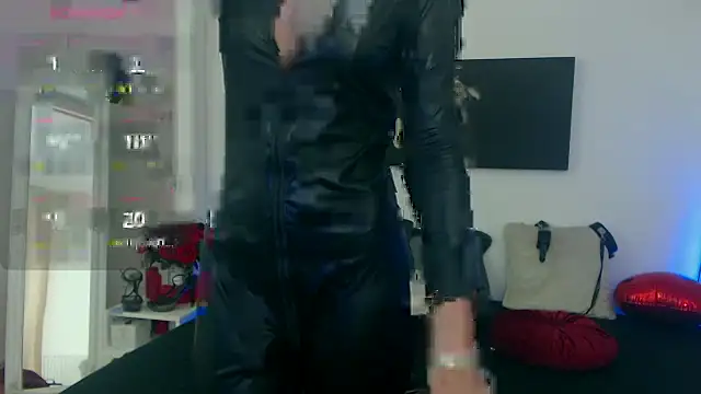 Snapshot of EvelynQueenn chatting on September 23, 8:01 am EvelynQueenn online show from September 23, 8:01 am