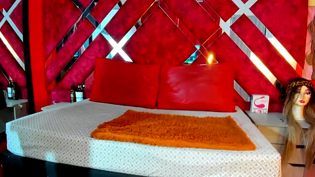 Snapshot of Scarlett_Hot5 chatting on September 17, 8:18 pm Scarlett Hot5 online show from September 17, 8:18 pm