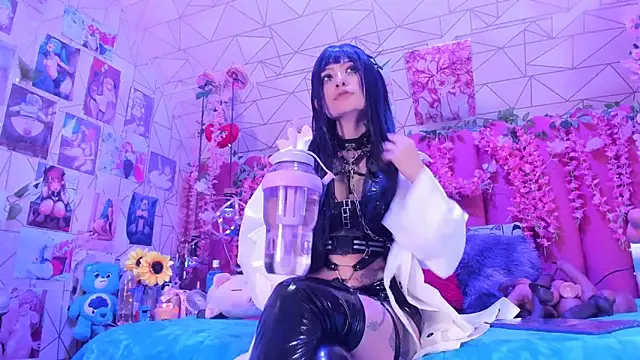 Alicebenett online show from April 16, 11:18 pm