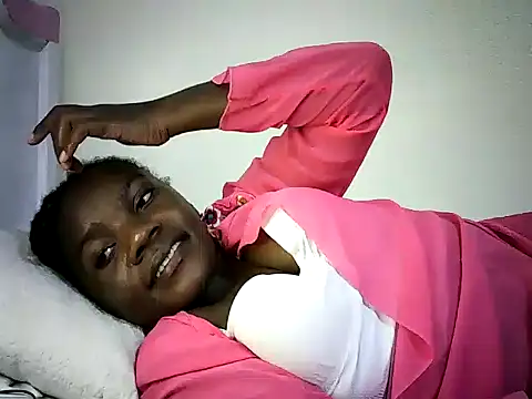 Snapshot of Pierra77 chatting on October 18, 7:59 pm Pierra77 online show from October 18, 7:59 pm