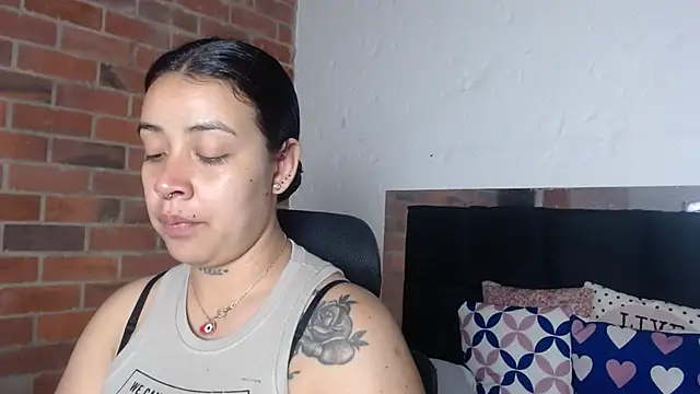 salome  hills1 online show from July 14, 10:25 pm