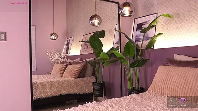 IzzyWild online show from February 7, 12:20 pm