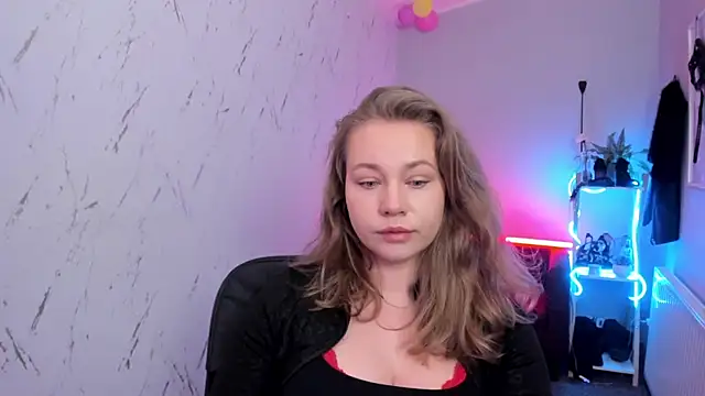 holly xglam online show from April 8, 7:38 pm