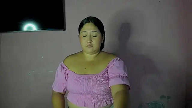 cherrycurvyyy online show from February 13, 1:35 pm