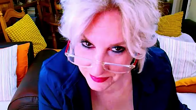 Snapshot of GattonaBiondona chatting on October 4, 7:58 am GattonaBiondona online show from October 4, 7:58 am