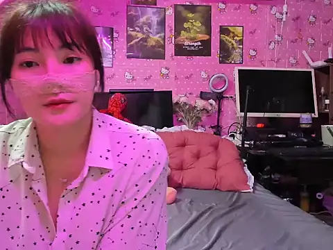 Julie nguyen online show from May 12, 11:06 am