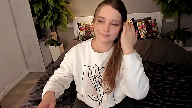 Snapshot of MagicPeachh_ chatting on October 9, 1:15 pm MagicPeachh online show from October 9, 1:15 pm
