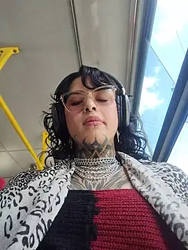 taaylor33 online show from January 9, 4:00 pm