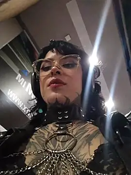 taaylor33 online show from May 16, 12:24 am