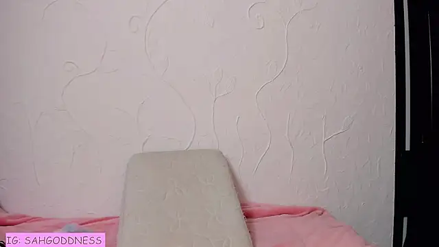 Snapshot of sara__lynn chatting on October 8, 7:56 am sara lynn online show from October 8, 7:56 am