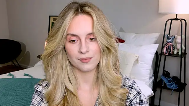 RozzitaBedberry online show from October 19, 1:46 pm