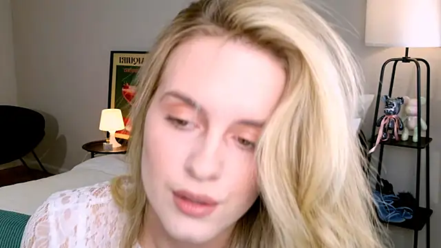 RozzitaBedberry online show from October 6, 1:28 pm