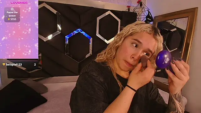 Haelycute online show from November 2, 9:18 pm