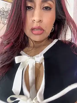 MonicaMoret online show from September 25, 1:10 pm