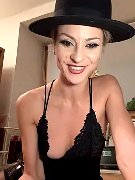 Snapshot of missdaisydiamond777 chatting on October 13, 6:32 pm missdaisydiamond777 online show from October 13, 6:32 pm