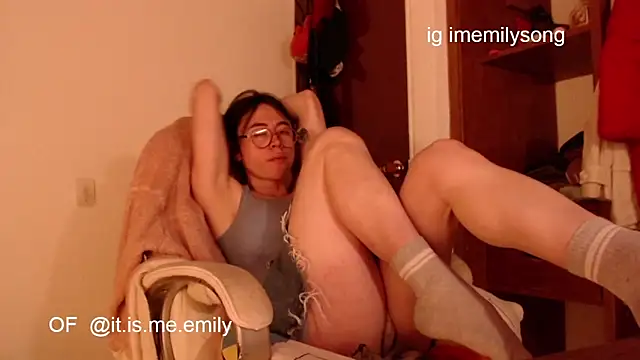 emily pearl  online show from February 20, 11:16 pm