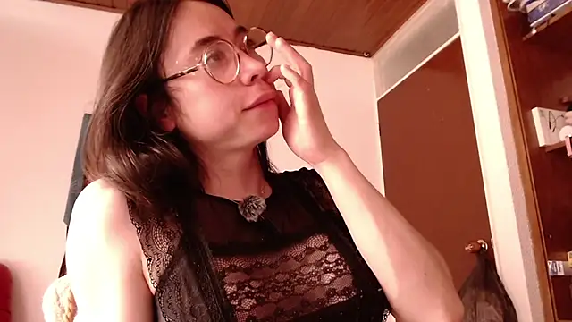 emily pearl  online show from October 25, 8:48 pm