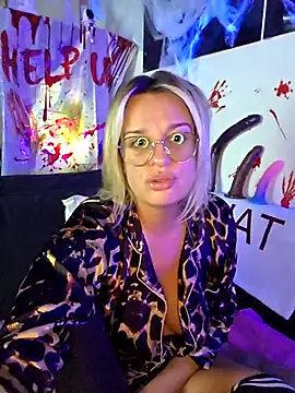 Snapshot of SpicyVicky chatting on October 17, 4:59 am SpicyVicky online show from October 17, 4:59 am