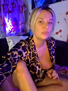 Snapshot of SpicyVicky chatting on October 19, 5:20 am SpicyVicky online show from October 19, 5:20 am