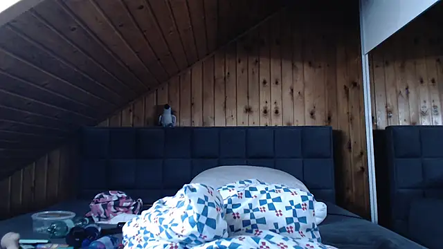 BoeseMoni1998 online show from November 6, 9:04 am