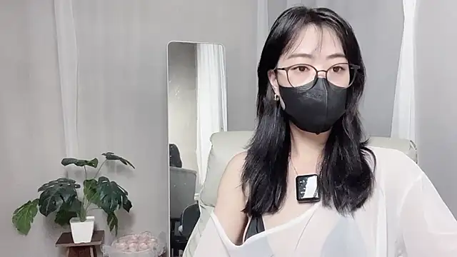 Snapshot of _minji_bae chatting on October 14, 6:43 pm  minji bae online show from October 14, 6:43 pm