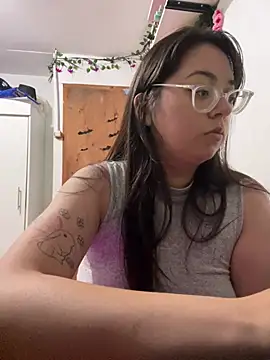 indiegirl666 online show from February 28, 4:01 am