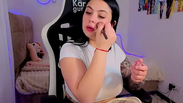 Victoryyy  online show from December 2, 8:55 pm