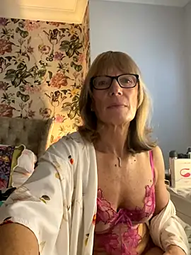 NaughtyTraceyCougar online show from November 4, 7:02 am