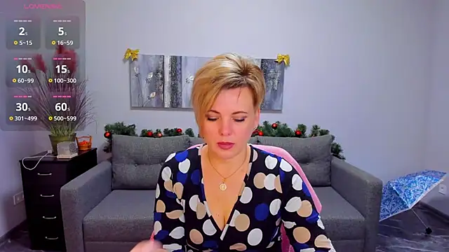 Julia Wilsone online show from January 8, 7:34 am