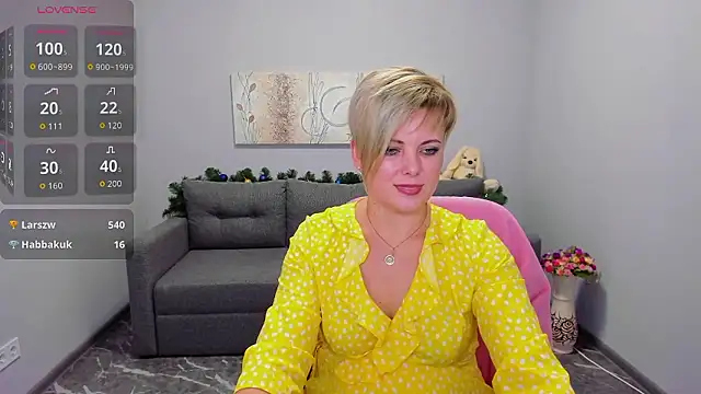 Julia Wilsone online show from January 5, 5:27 pm