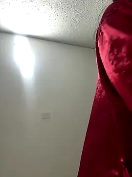 Snapshot of AlisonHoot69 chatting on September 18, 4:44 am AlisonHoot69 online show from September 18, 4:44 am