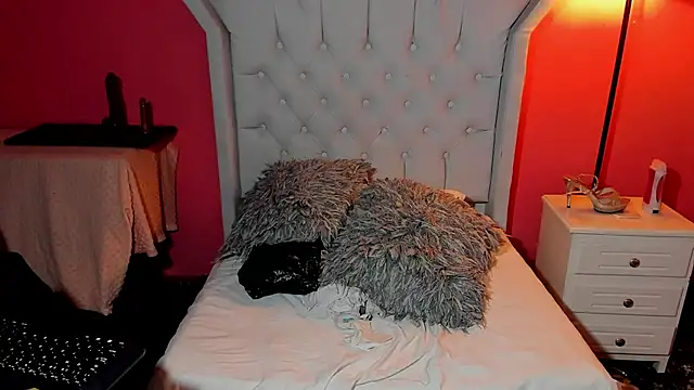 ivy roosx online show from October 11, 5:48 pm