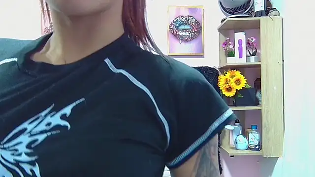 Snapshot of Vaioletcooper chatting on October 6, 7:18 pm Vaioletcooper online show from October 6, 7:18 pm